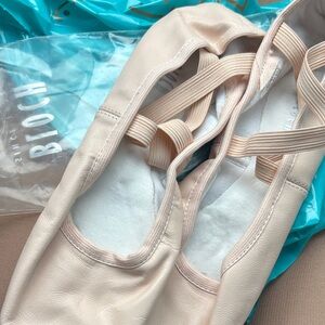 Bloch Pointe Shoes in Light Pink